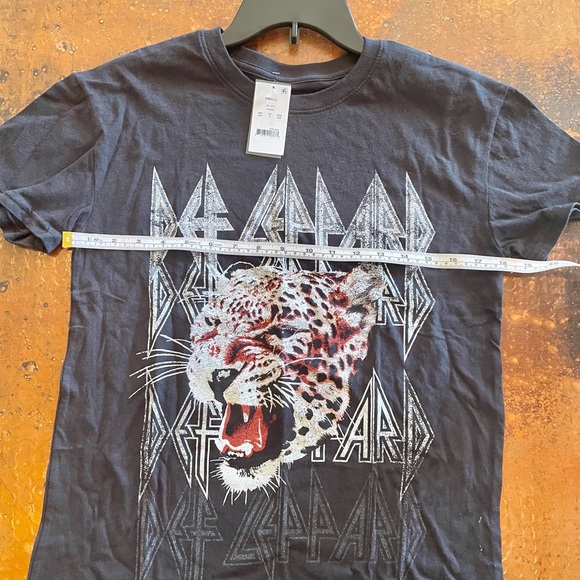 NWT Def Leppard T-Shirt. Size Small. - Picture 7 of 7
